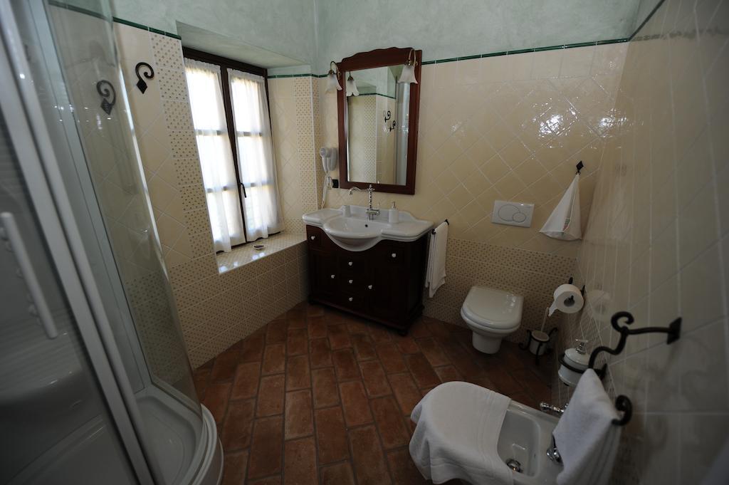 Castel Martino Villa Cortemilia Bilik gambar