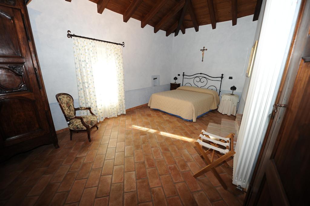 Castel Martino Villa Cortemilia Bilik gambar